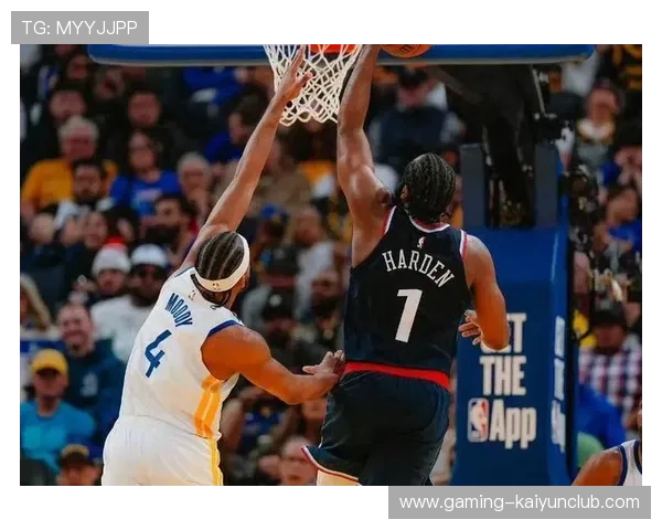 快船三巨头组合依旧迷失:寻觅破局之道 快船三巨头组合依旧迷失:寻觅破局之道