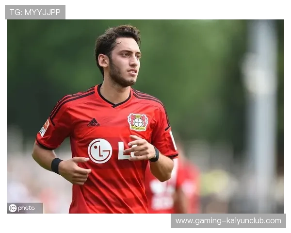 恰尔汗奥卢丢点成转折!米兰门神再次主宰比赛 恰尔汗奥卢丢点成转折!米兰门神再次主宰比赛